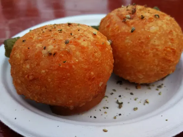 Foto von Schweizer Malakoff Käseschnitten – fertig angerichtet