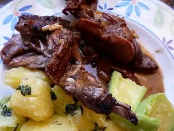 Malta Rabbit fried with wine and garlic – Foto: Chattacha (CC BY 3.0)