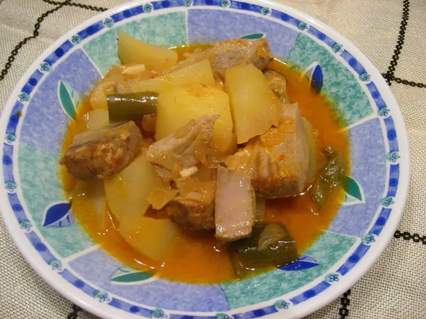 Foto von Baskischer Thunfisch-Eintopf Marmitako – fertig angerichtet