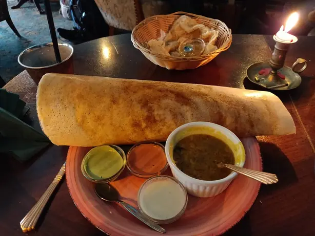 Foto von Südindische Masala Dosa Klassisch – fertig angerichtet