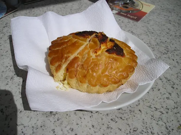 Foto von Geraardsberger Mattentaart klassisch – fertig angerichtet