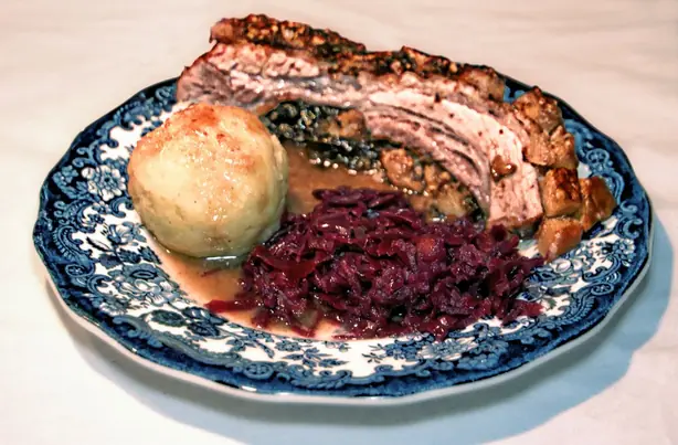 Foto von Mecklenburger Rippenbraten klassisch – fertig angerichtet