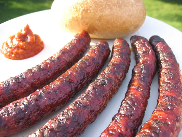 Foto von Maghrebinische Merguez Wurst hausgemacht – fertig angerichtet
