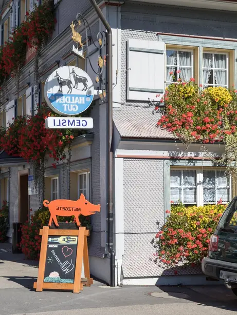 Metzgete im Gasthaus Gemsli in Neu St. Johann – Foto: JoachimKohlerBremen (CC BY-SA 4.0)