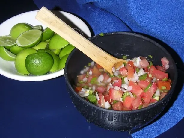 Foto von Klassische Mexikanische Salsa Roja – fertig angerichtet