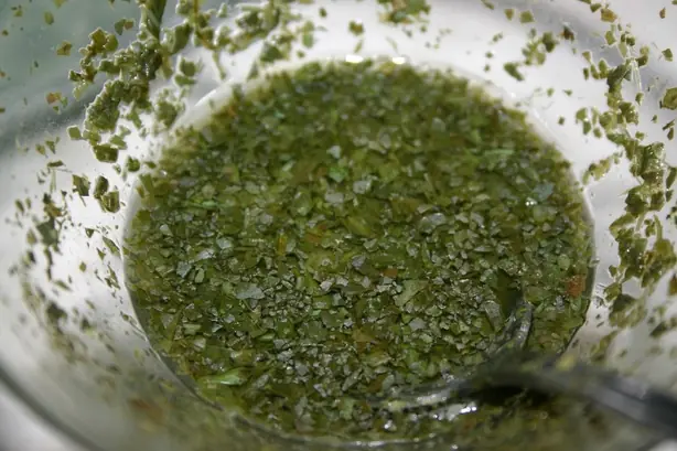 Foto von Englische Minzsauce klassisch – fertig angerichtet