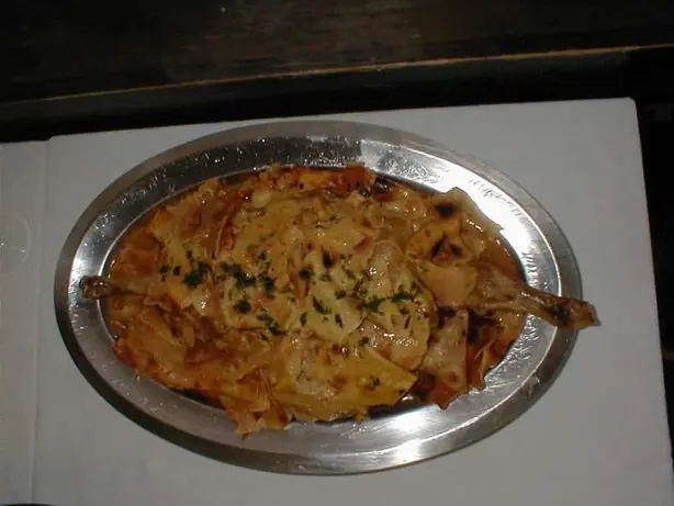 Foto von Kroatische Mlinci Teigfleckerl – fertig angerichtet