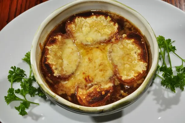 Foto von Klassische Knoblauch-Croutons – fertig angerichtet