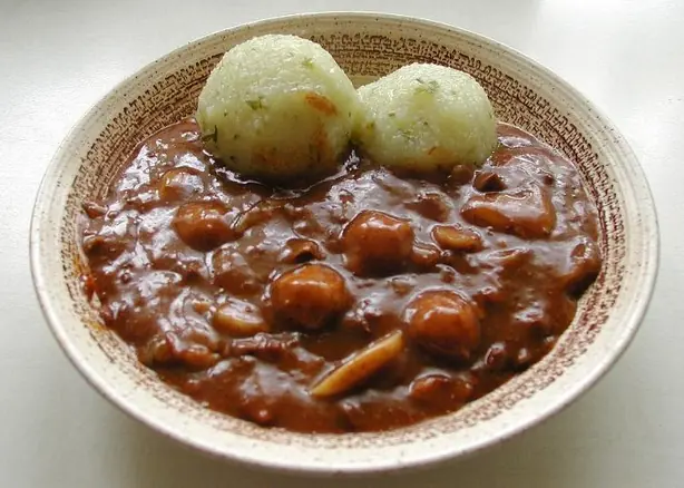 Foto von Klassische Falsche Schildkrötensuppe (Mock Turtle) – fertig angerichtet