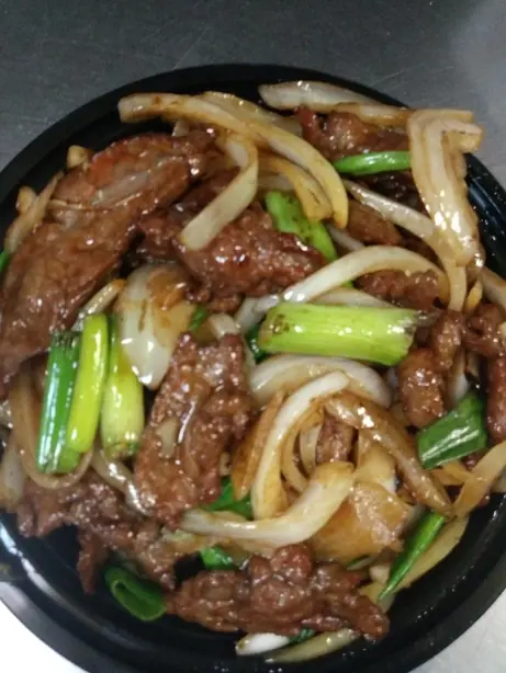 Foto von Klassisches Mongolian Beef – fertig angerichtet