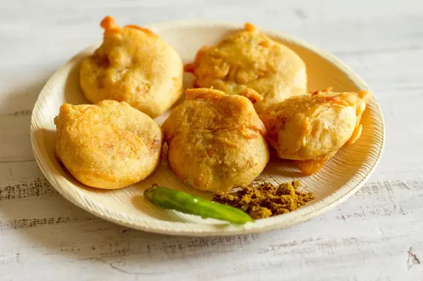 Foto von Maharashtrische Batata Vada – fertig angerichtet