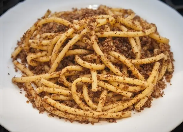 Foto von Russische Makarony Po-Flotski – fertig angerichtet