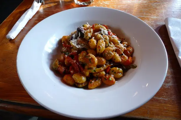 North London Tavern, Kilburn, London (3661279696) – Foto: Ewan Munro from London, UK (CC BY-SA 2.0)