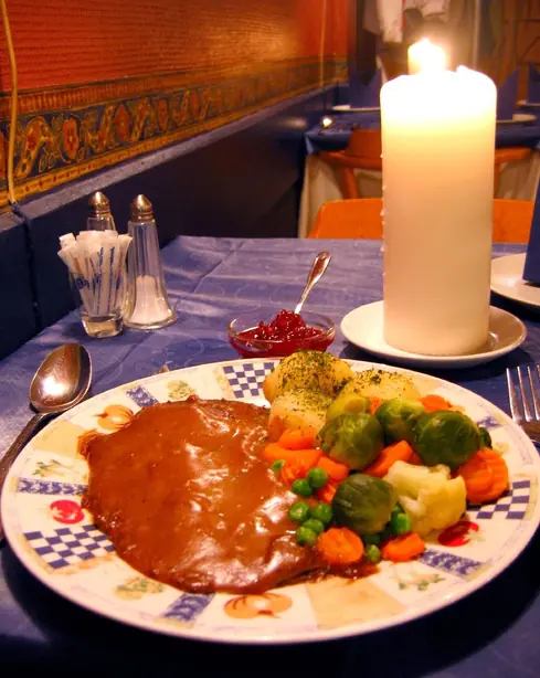 Foto von Norwegischer Boknafisk – wintergetrockneter Kabeljau – fertig angerichtet