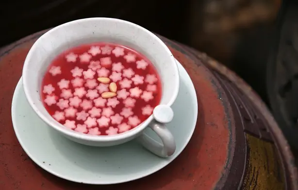 Foto von Koreanischer Früchtepunsch Hwachae – fertig angerichtet