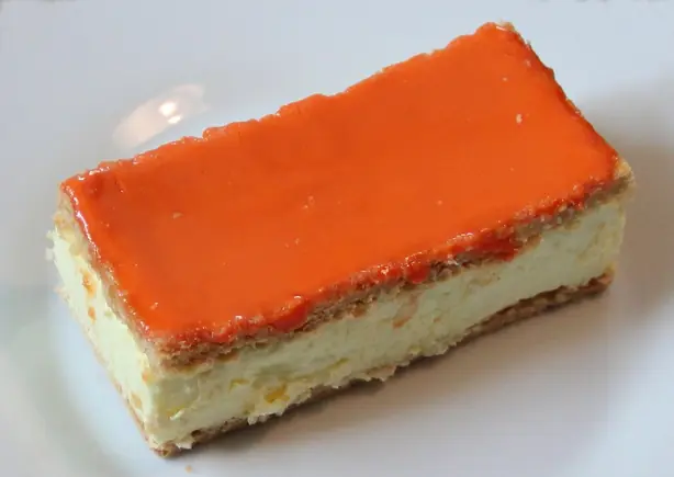 Foto von Klassische Niederländische Tompouce – fertig angerichtet