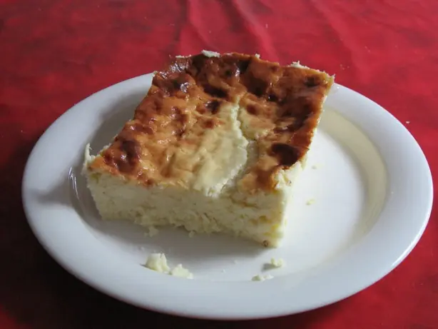 Foto von Schwedischer Käsekuchen Ostkaka – fertig angerichtet