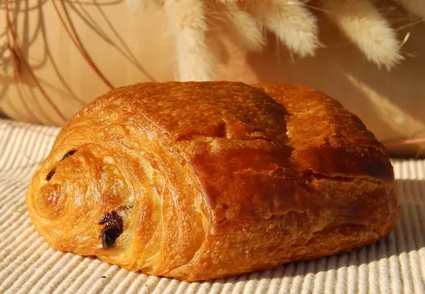 Foto von Französische Pain au chocolat klassisch – fertig angerichtet