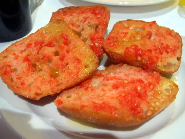 Foto von Katalanisches Pa amb tomàquet klassisch – fertig angerichtet