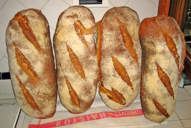 Foto von Toskanisches Brot Pane Sciocco – fertig angerichtet