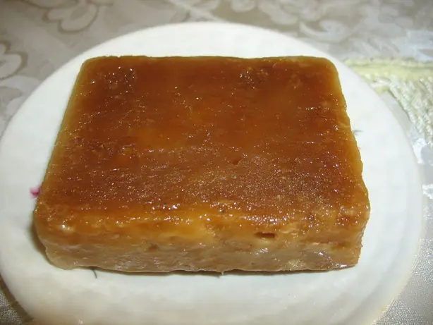 Foto von Lateinamerikanische Agua de Panela – fertig angerichtet