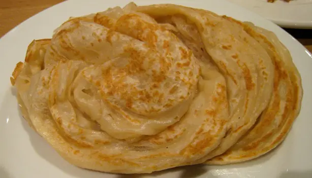 Foto von Südindisches Parotta Fladenbrot – fertig angerichtet