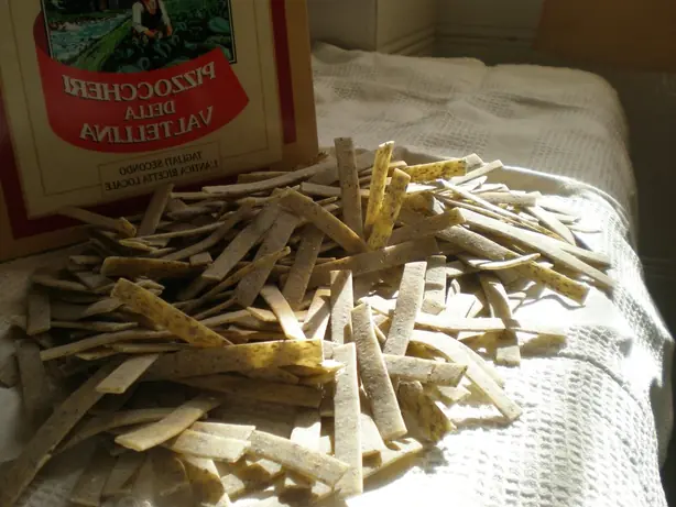 Foto von Veltliner Pizzoccheri klassisch – fertig angerichtet