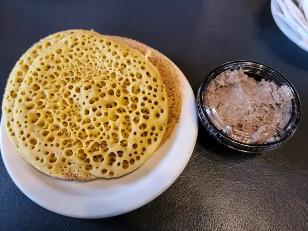 Foto von Französische Buchweizenpfannkuchen – fertig angerichtet