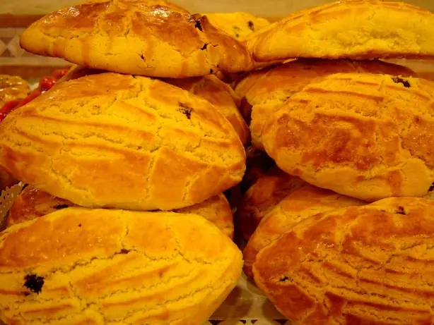 Foto von Ungarische Käse-Pogatschen klassisch – fertig angerichtet