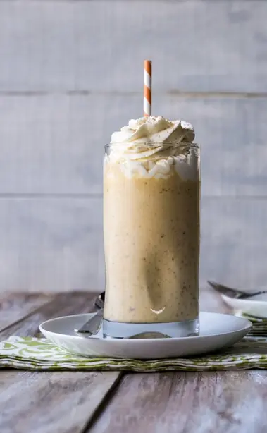 Foto von Kalifornischer Dattel-Shake klassisch – fertig angerichtet