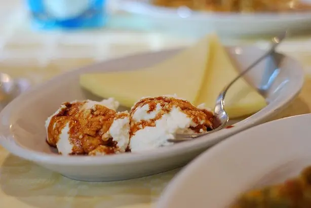 Foto von Italienischer Vincotto Traubensirup – fertig angerichtet