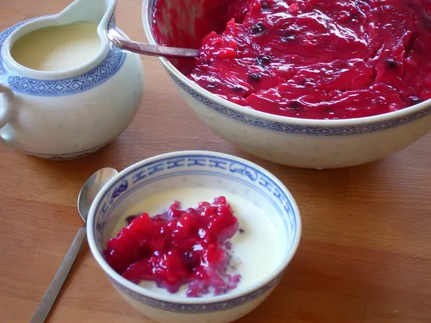 Foto von Rote Grütze – fertig angerichtet