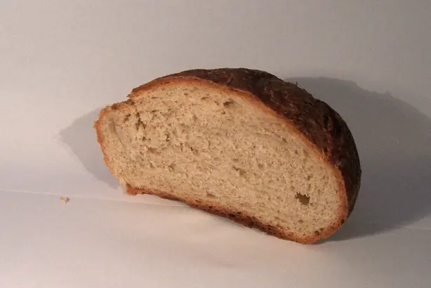 Foto von Schweizer Ruchbrot klassisch – fertig angerichtet