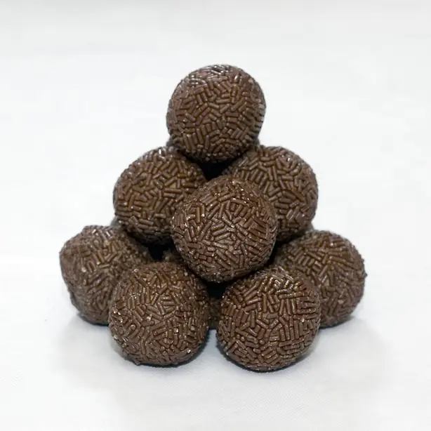 Foto von Klassische Deutsche Rumkugeln (2) – fertig angerichtet