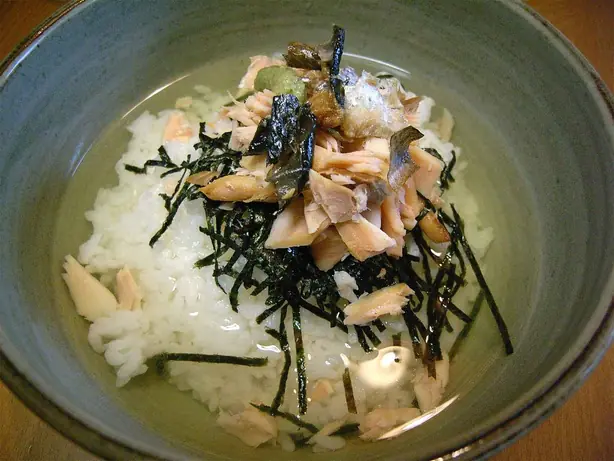 Foto von Japanisches Ochazuke mit Lachs – fertig angerichtet