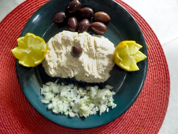 Foto von Griechische Taramosalata klassisch – fertig angerichtet