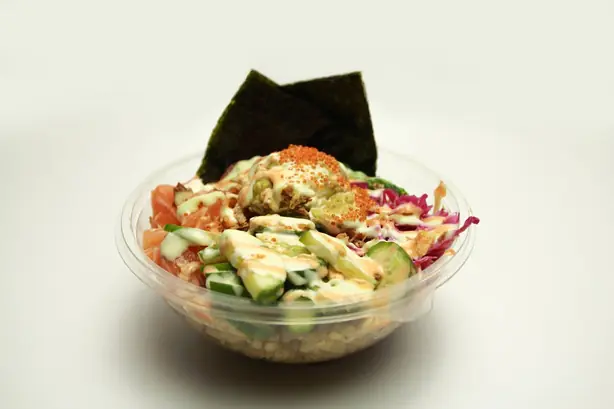 Foto von Hawaiianischer Thunfisch Poke – fertig angerichtet