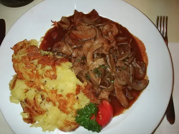 Foto von Klassische Saure Nieren vom Schwein – fertig angerichtet