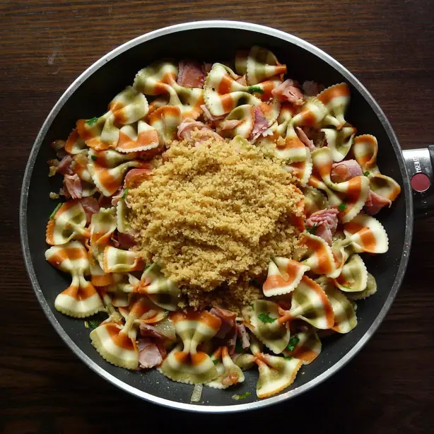 Foto von Schinkennudeln schnell – fertig angerichtet