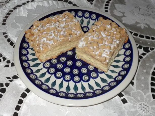 Foto von Klassischer Schlesischer Streuselkuchen vom Blech – fertig angerichtet