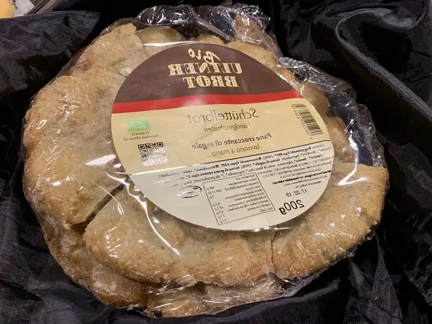 Foto von Südtiroler Schüttelbrot klassisch – fertig angerichtet