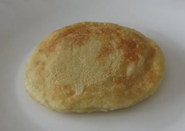 Foto von Sardische Seadas mit Honig – fertig angerichtet