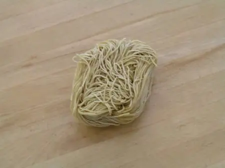 Foto von Hausgemachte Chinesische Eiernudeln – fertig angerichtet