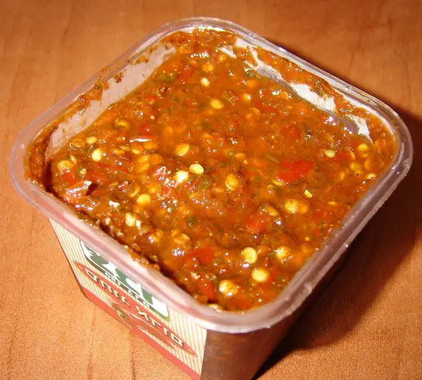 Foto von Jemenitische Grüne S-chug Sauce – fertig angerichtet