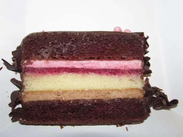 Foto von Klassische Fürst-Pückler-Torte – fertig angerichtet