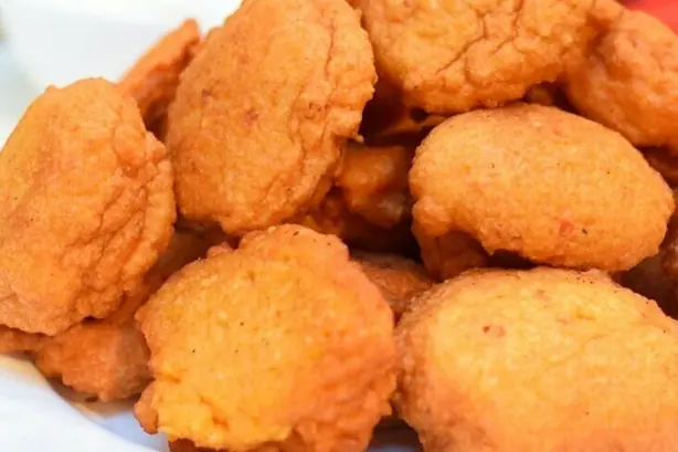 Foto von Akara – Afrikanische Bohnenfritters – fertig angerichtet