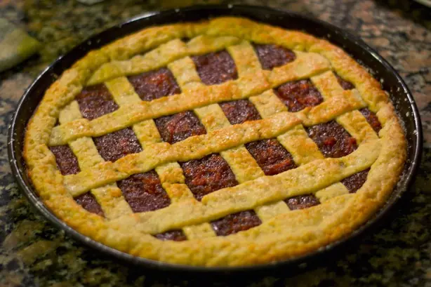 Foto von Argentinische Pastafrola (Quitten-Gitterkuchen) – fertig angerichtet