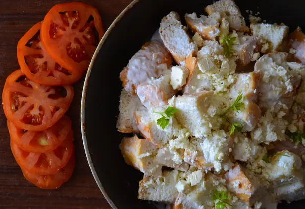 Foto von Balkan-Popara (Warmer Brotauflauf) – fertig angerichtet