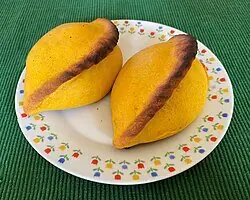 Foto von Bolivianische Salteñas (Saftige Empanadas) – fertig angerichtet