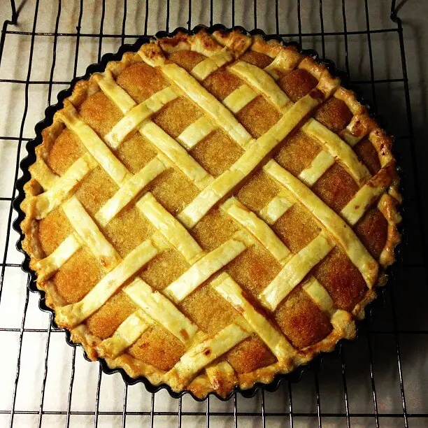 Foto von Britische Treacle Tart – fertig angerichtet